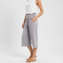 Calça Pantacourt Cinza Disfarça Pochete