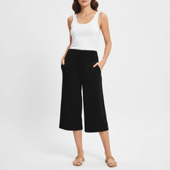 Calça Pantacourt Preta Disfarça Pochete