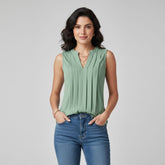 Regata Feminina Com Decote Em V Elegante