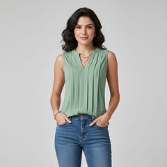 Regata Feminina Com Decote Em V Elegante