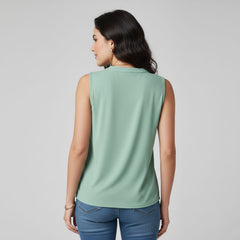 Regata Feminina Com Decote Em V Elegante