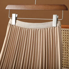 Saia Midi Evasê Plissada Olívia