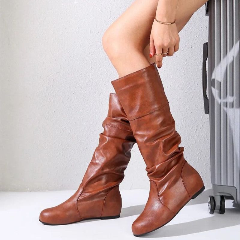 Bota Feminina Cano Médio de Couro Karina