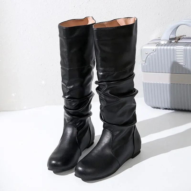 Bota Feminina Cano Médio de Couro Karina