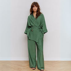 Conjunto-Feminino-Calca-e-Blusa-Verde-Magde_Modelo