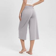 Calça Pantacourt Cinza Disfarça Pochete