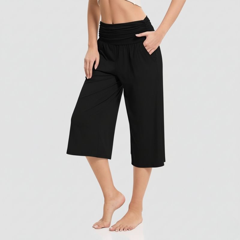 Calça Pantacourt Preta Disfarça Pochete