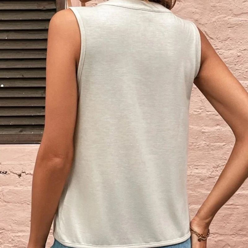 Regata Feminina Com Decote Em V Elegante